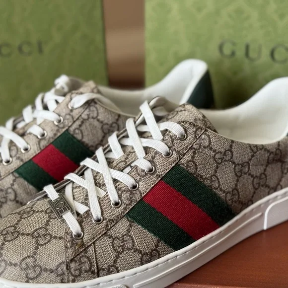 Gucci Men's Beige Sneakers with Green and Red Stripes - Picture 3 of 11
